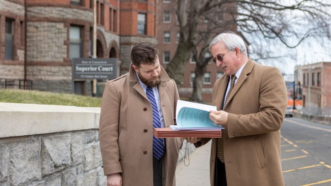 Streeto and Murray outside courthouse