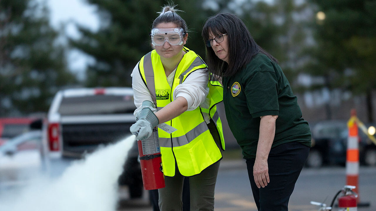 Student extinguishes fire as Hamden CERT helps