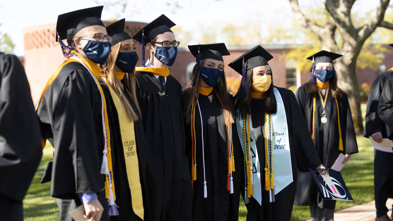 2020 graduates posing for picture