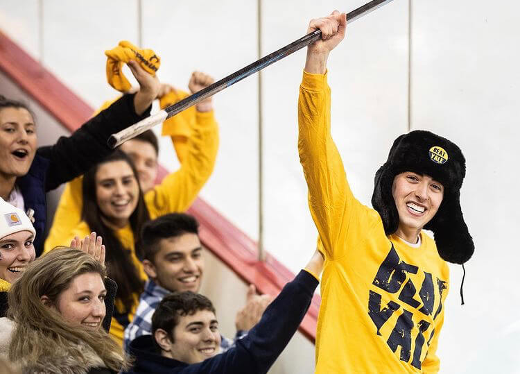 students cheering at the quinnipiac versus yale hockey game