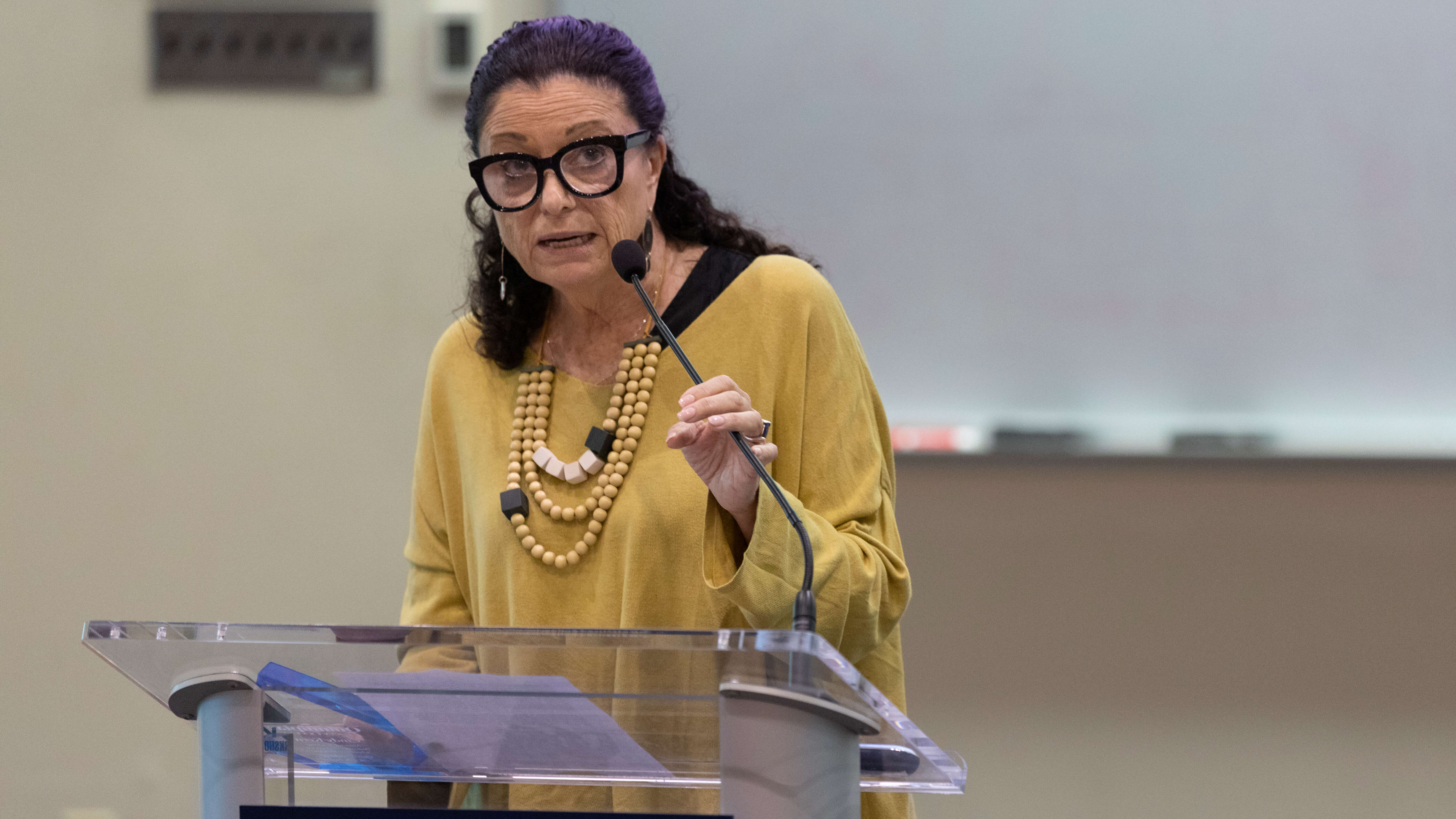 Anne Dichele, the Dean of the School of Education, introduces award recipient during the Faculty Scholar recognition ceremony