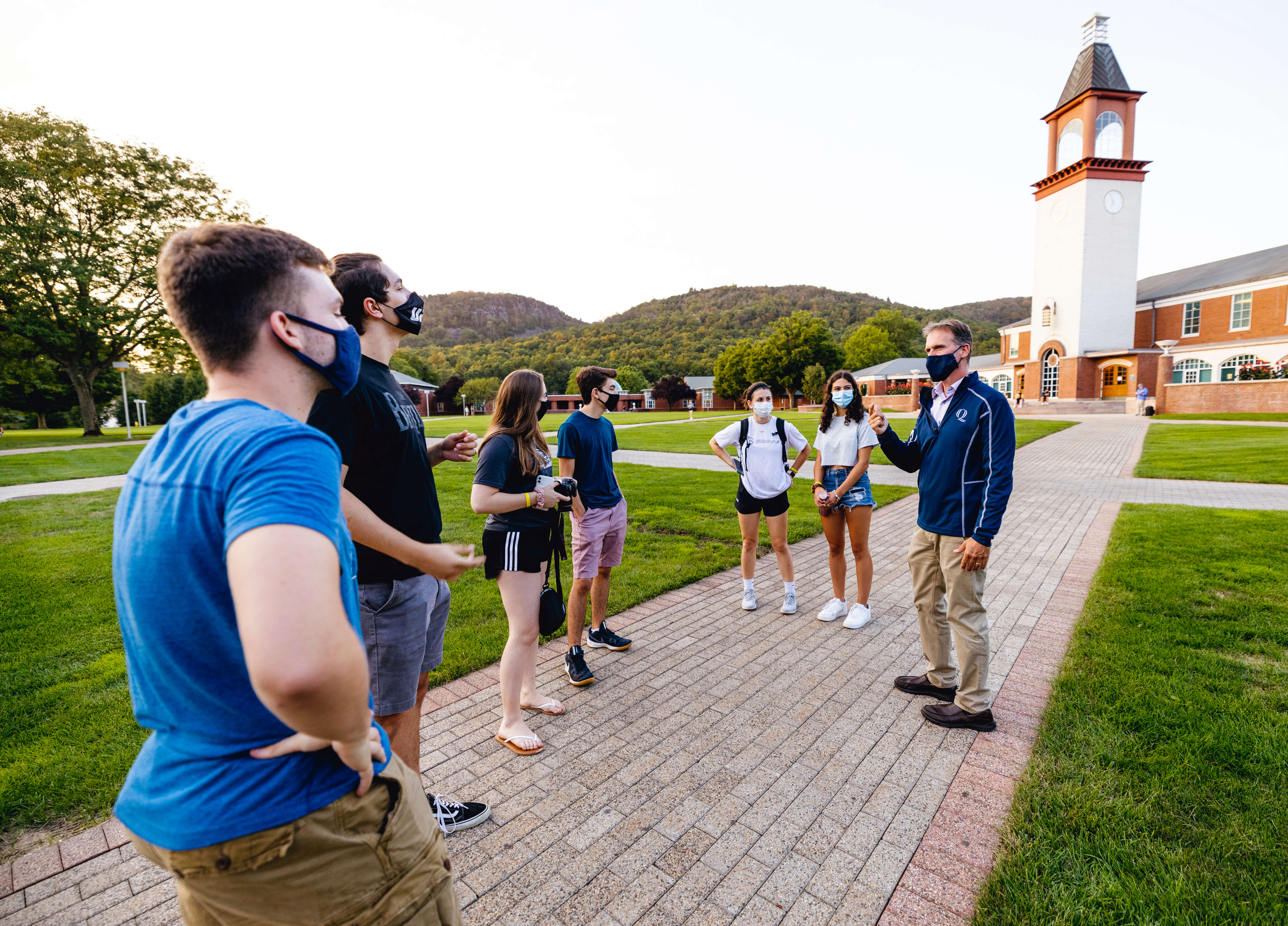 Quinnipiac’s new Chief Experience Officer, Tom Ellett talks with undergraduate students on the Mount Carmel Campus