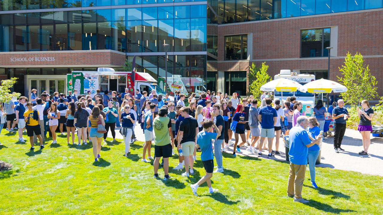 Crowd forms in front of the School of Business on South Quad with ice cream truck