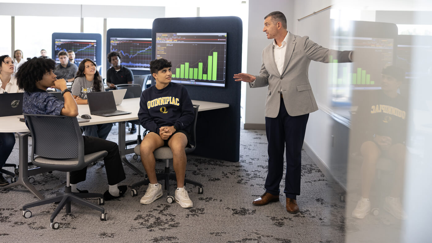 Professor Whitney Sanders teaches a class of business students in the Financial Technology Center.