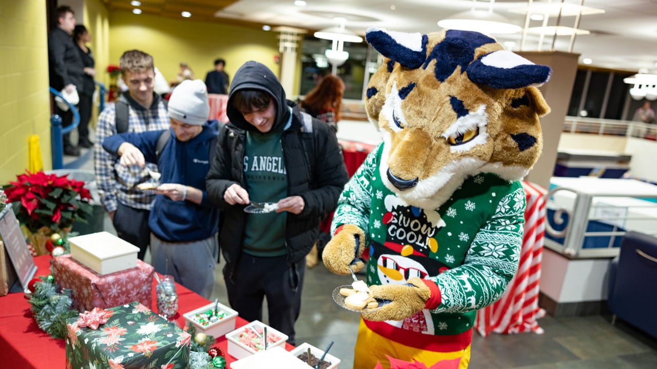 Boomer makes holiday cookies alongside students