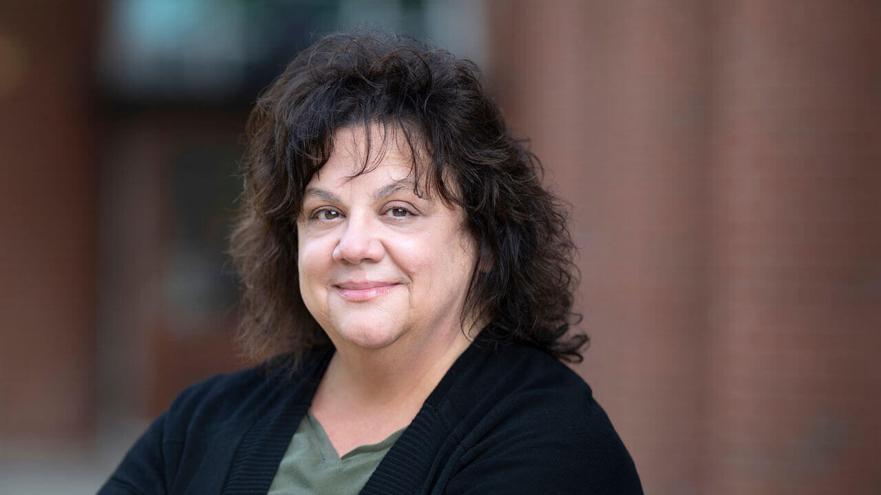 Lisa Barratt Headshot